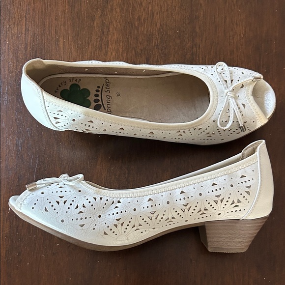 Women's Shoes with Bow Detail - Picture 1 of 3